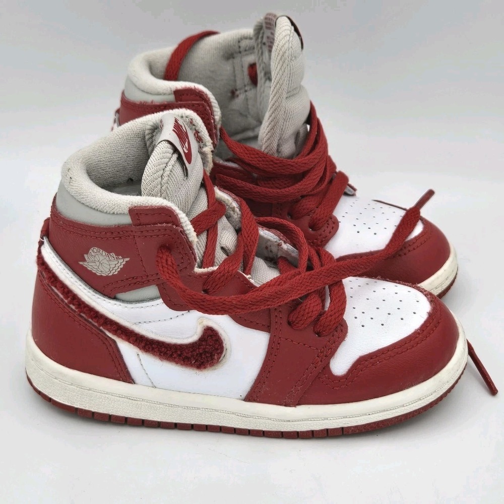 Nike Air Jordan 1 Retro High OG Sneakers Little Kids Size 8C Varsity Red‎ Sail